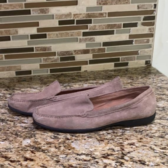 Suede tan Hush Puppies loafers - Picture 2 of 6
